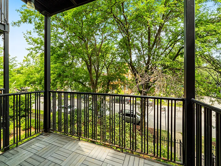 1435 W Addison St #2 — Photo 10