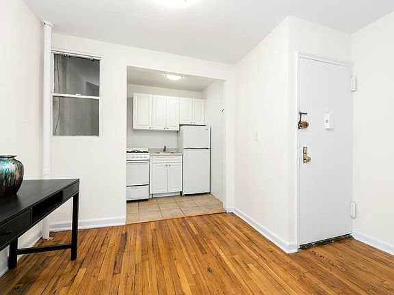 4th image of 215 E 89th St APT 2B