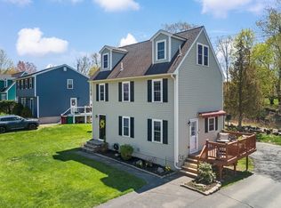 22 Briarwood Rd, Lowell, MA 01852