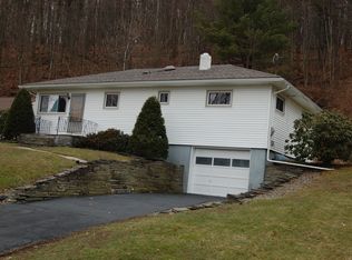 1203 Crestview Dr, Endicott, NY 13760