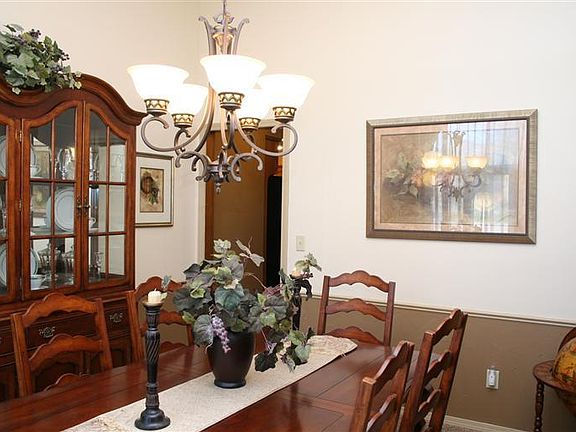 5th image of 5106 S La Fontaine Ave
