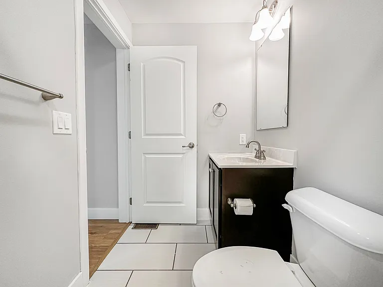 Venango Apartments — Photo 11
