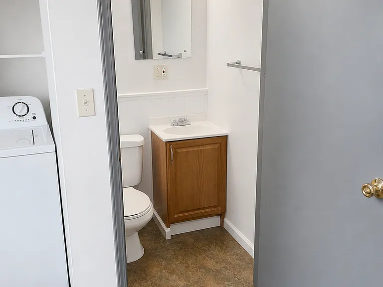 703 Woodford Ave N — Photo 25