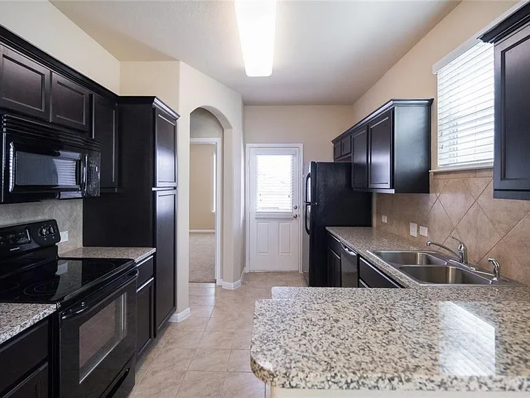 517 Katmai Cir — Photo 26