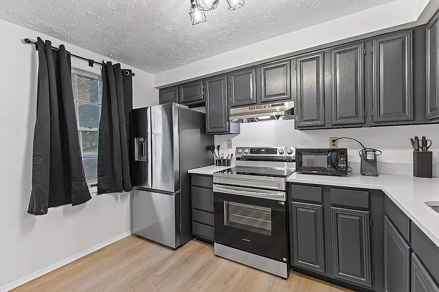 2 bed, 1.0 bath, $3,000 — Photo 4