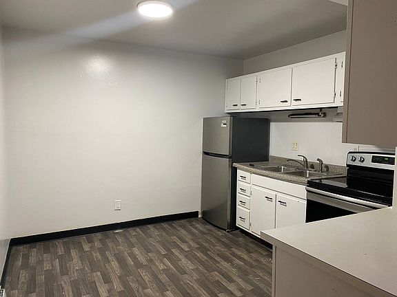 3rd image of 1832 Winton Ave #101