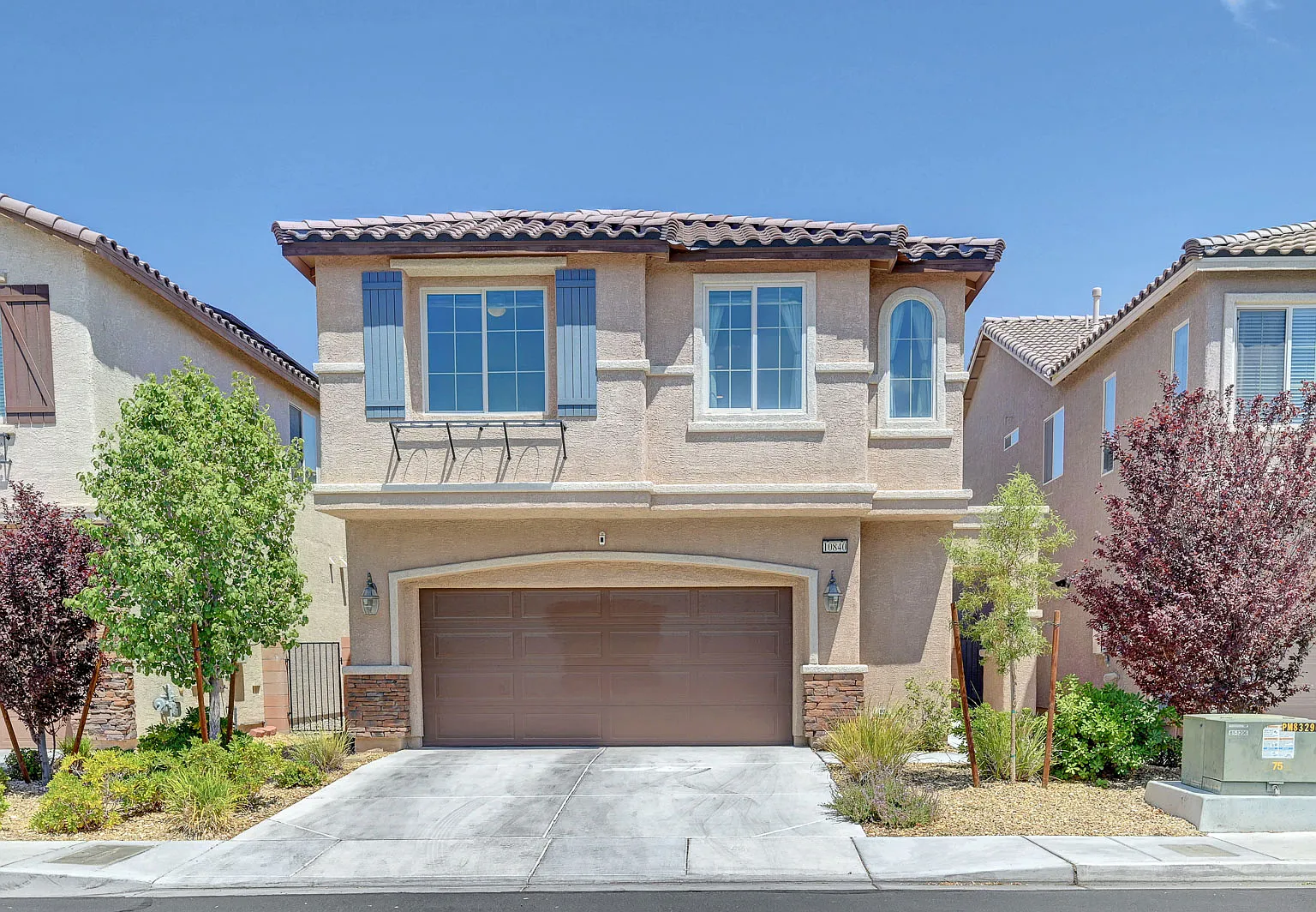 3 bed, 2.5 bath, 1965 sqft, $2,200 — Photo 1
