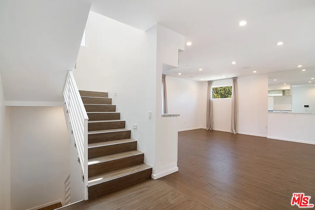 5 bed, 5.0 bath, 2500 sqft, $7,995 — Photo 2