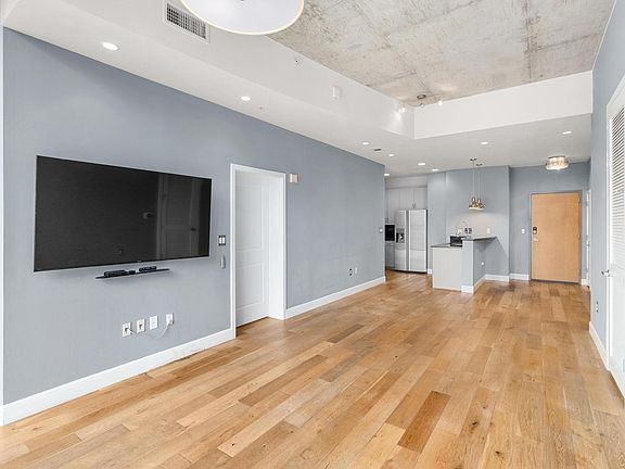 4th image of 360 Nueces St APT 1611