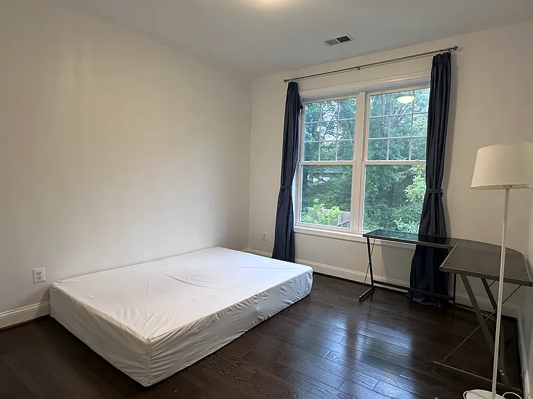 4221 University Dr — Photo 8