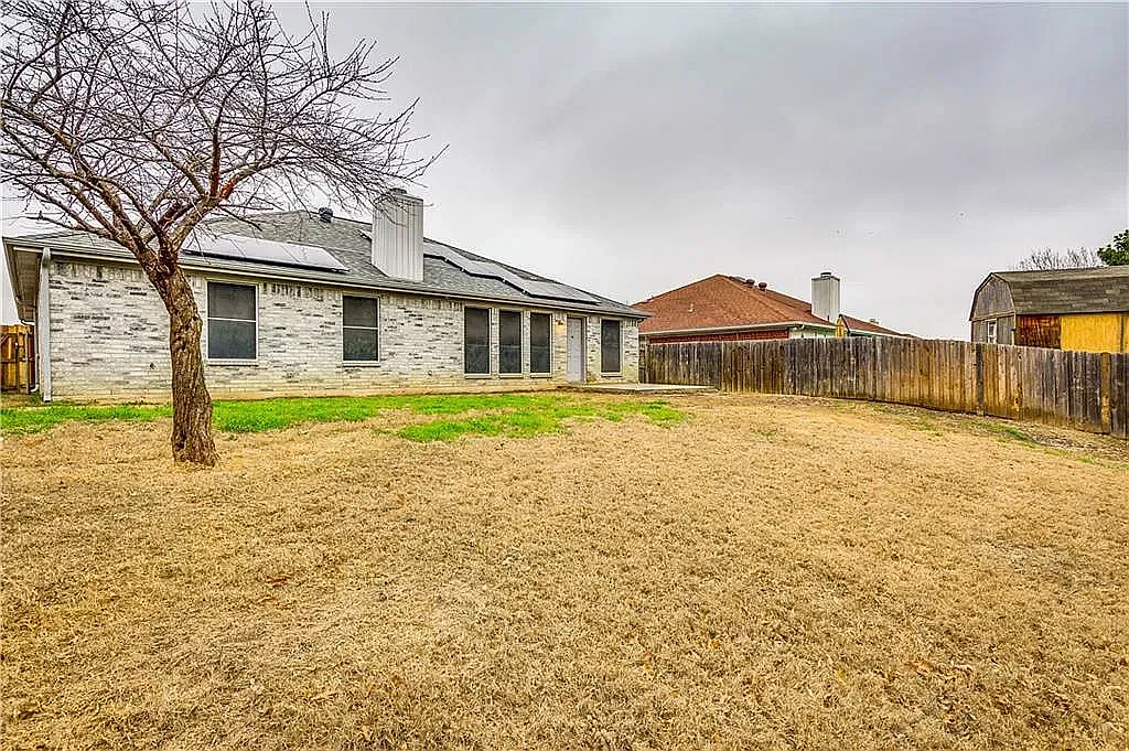 3 bed, 1710 sqft, $2,200 — Photo 3
