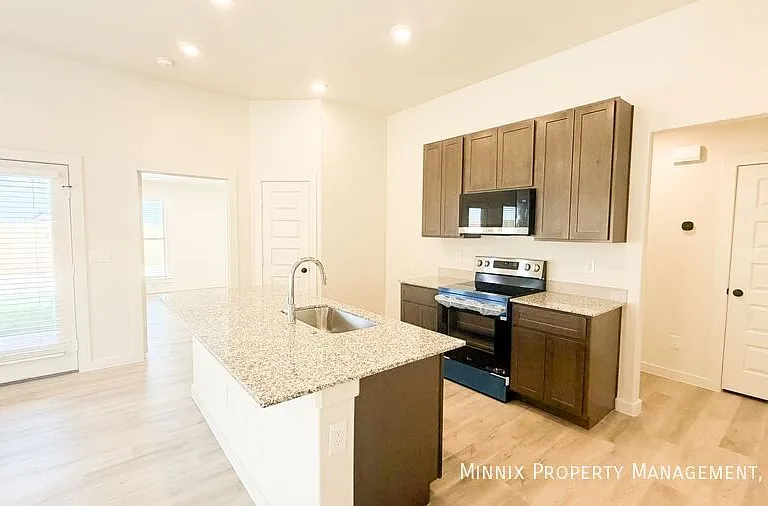 1208 Cottonwood Ave — Photo 5