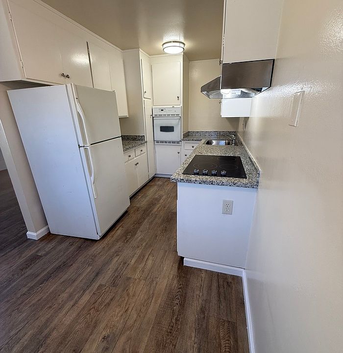1st image of 1099 Roewill Dr #8