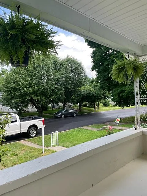 2 bed, 808 sqft, $1,200 — Photo 2