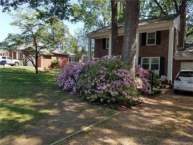 2nd image of 2101 York Ln