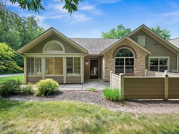 4th image of 1055 Bridge Crest Dr SE #11