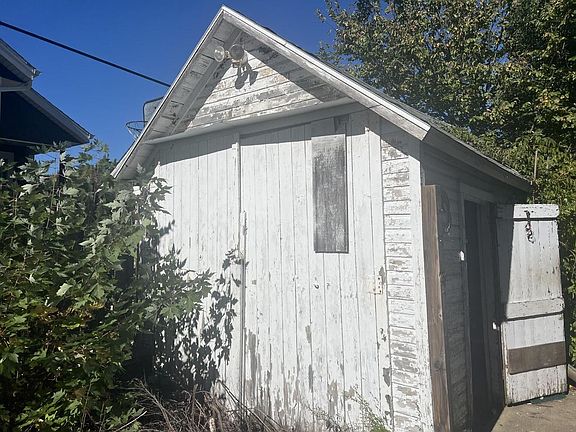3rd image of 718 W Sherman AVENUE