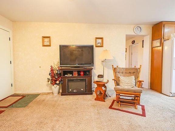 5th image of 616 W Main St