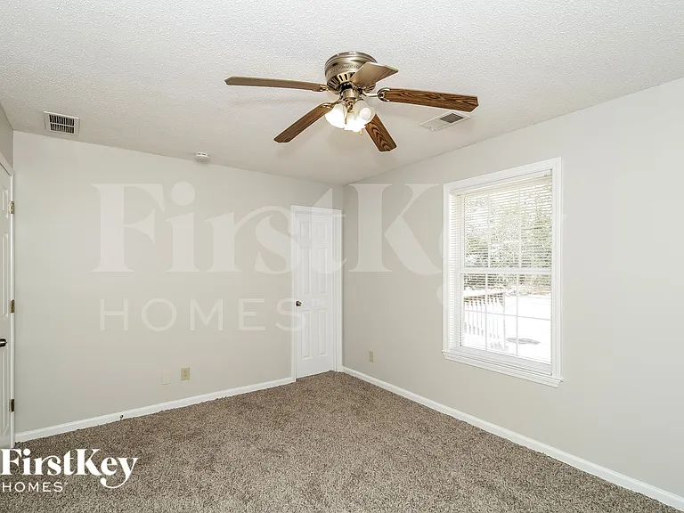 420 Castlewood Rd — Photo 12