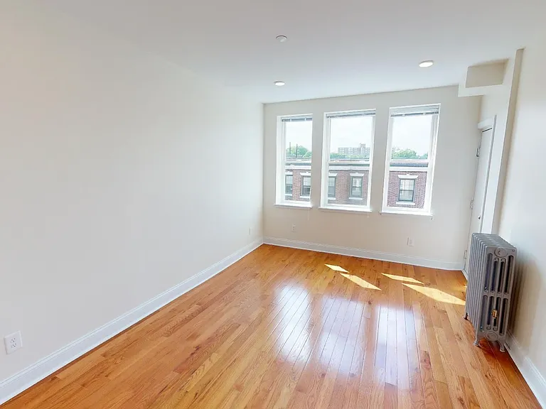 123 Sutherland Rd #L — Photo 7