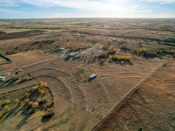 10539 N 2000th Rd, Elk City, OK 73644