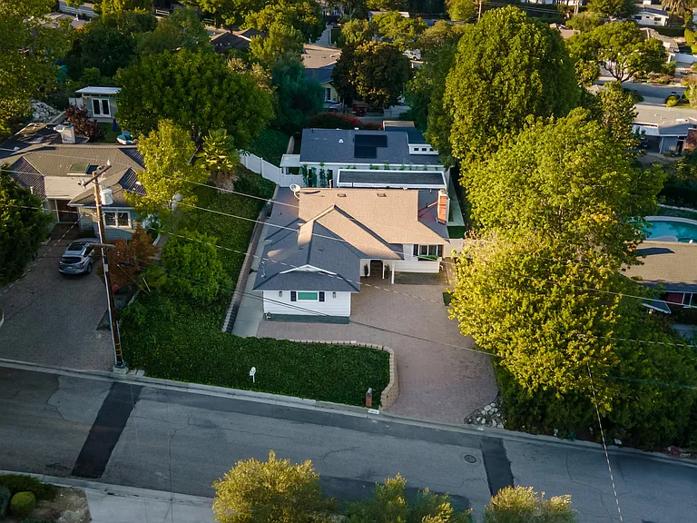 2219 Estribo Dr-2_10272025