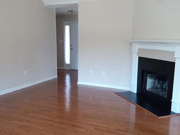 1281 Katie Ln — Photo 3