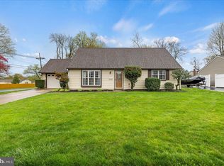 902 Waterford Dr, Delran, NJ 08075