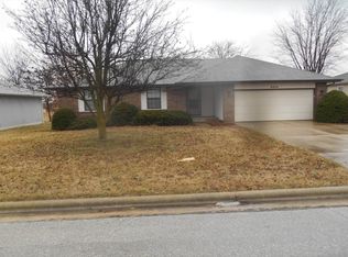 6934 W Cottonwood Rd, Springfield, MO 65802