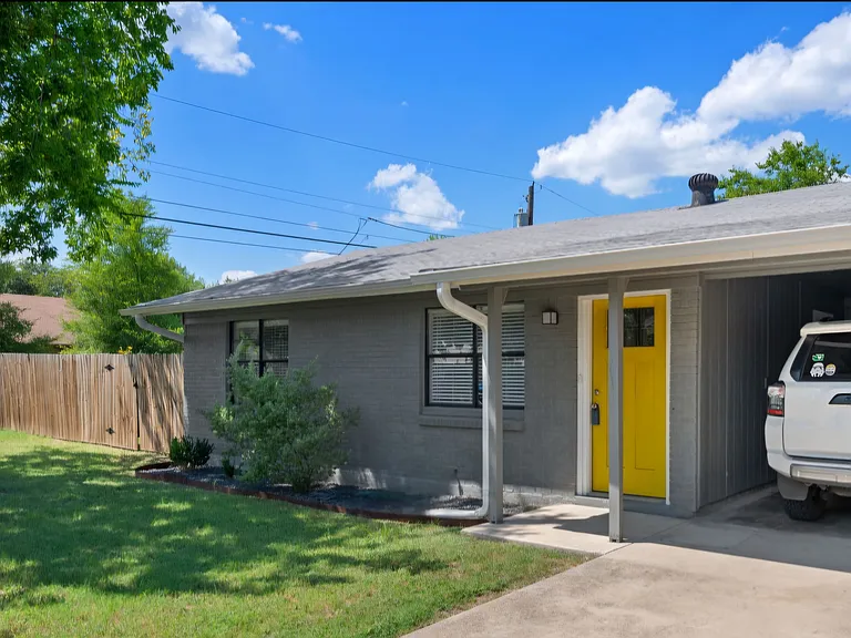 10700 Plains Trl #1 — Photo 2