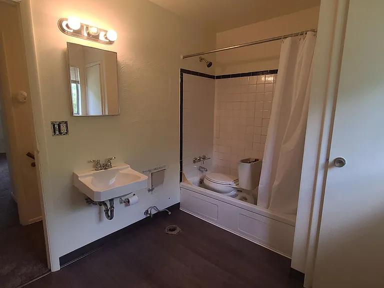 3999 Canal St — Photo 21