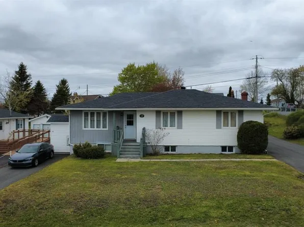 17 Park Street, Grand Falls-Windsor, NL A2A1C8