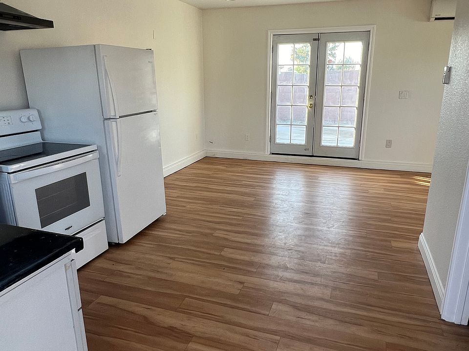2nd image of 425 Willow Ave Unit B