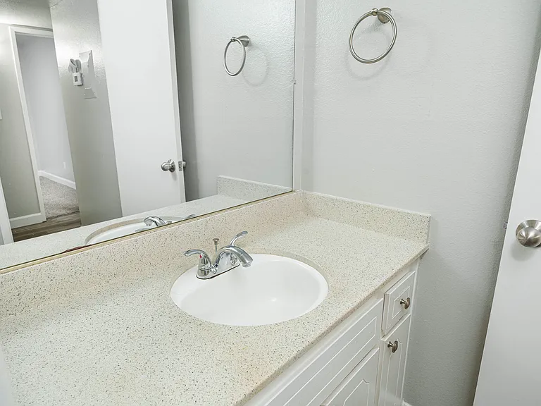 Crestview North Apartments — Photo 27