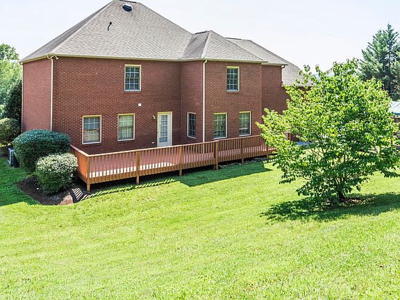 4th image of 3305 Whispering Oaks Dr
