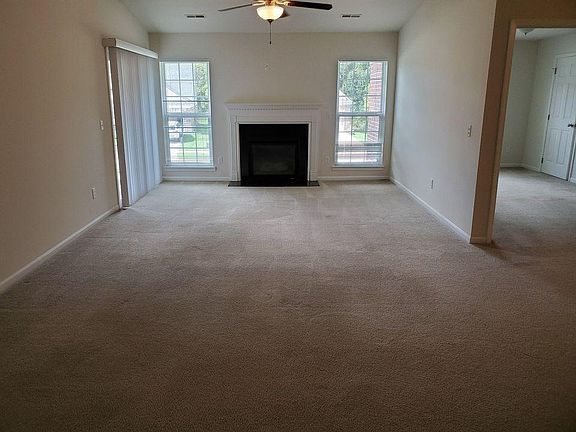 5th image of 28228 Oakmonte Cir W