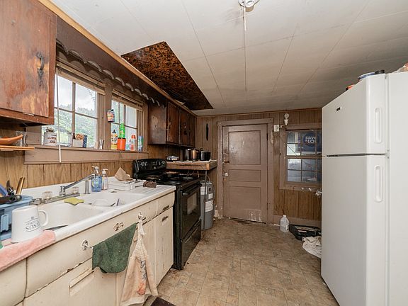 5th image of 44 Cedar Cir