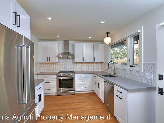 5th image of 2979 Kenmore Pl