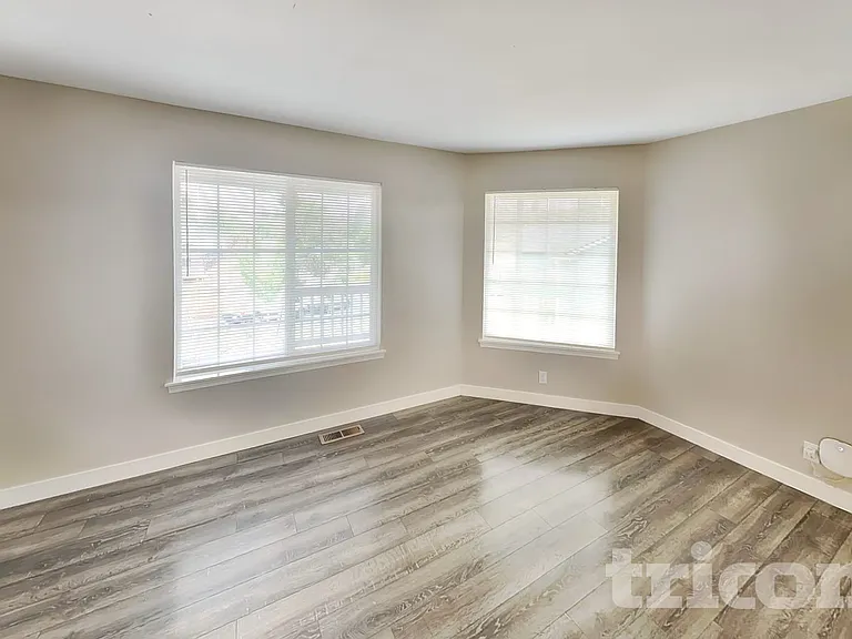 2943 Lowren Loop — Photo 2