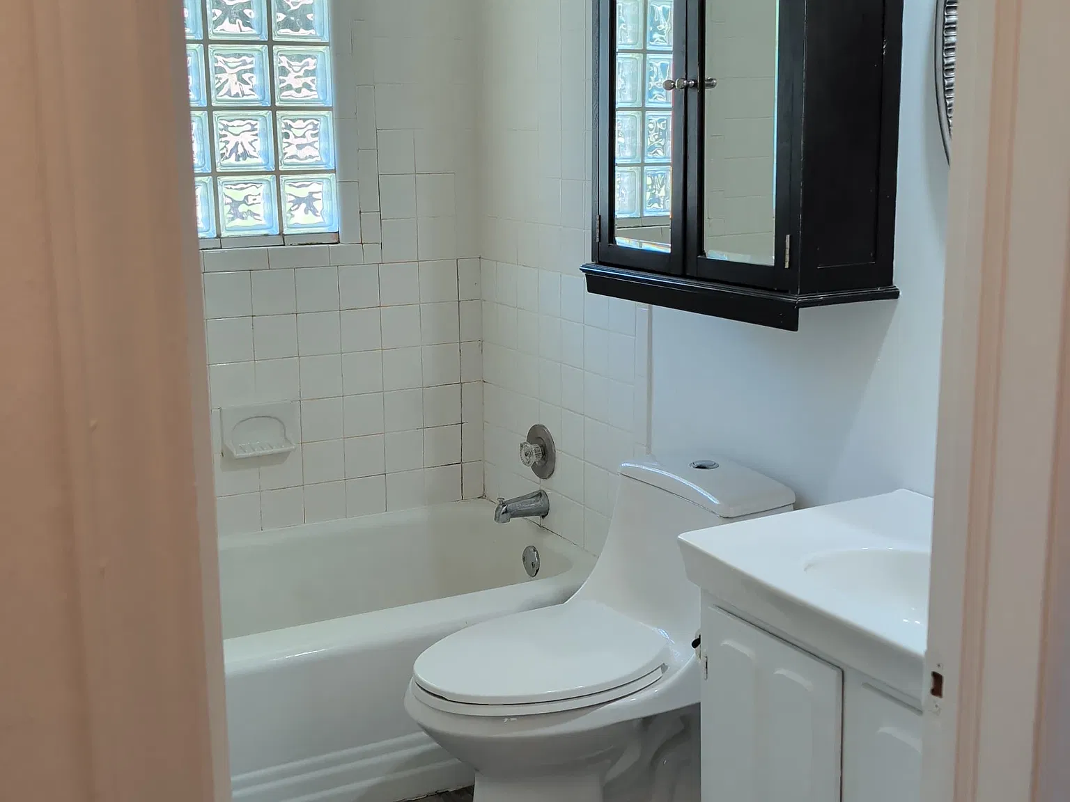 3 bed, 2404 sqft, $1,200 — Photo 3