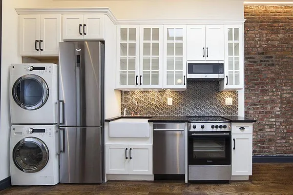 Rented by Brick&Mortar | media 32