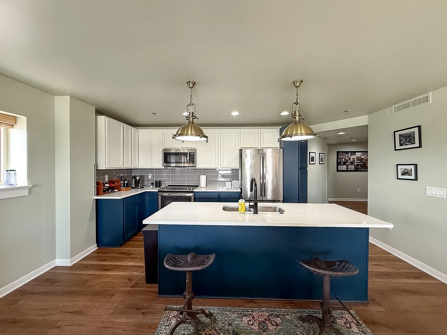 2 bed, 2.0 bath, 1423 sqft, $4,250 — Photo 1