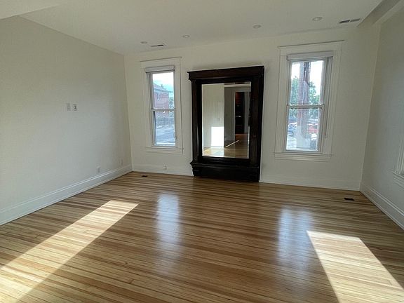5th image of 954 E Bayaud Ave
