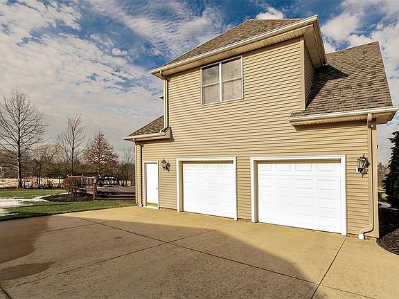 4th image of 9562 Amberwood Ct