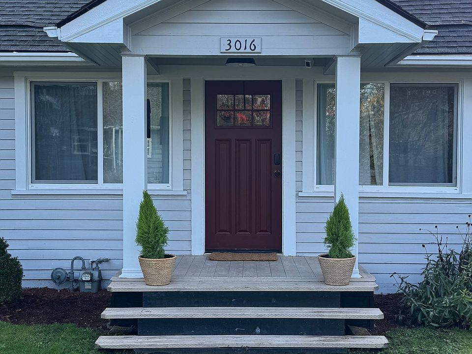 1st image of 3016 SE Sellwood St