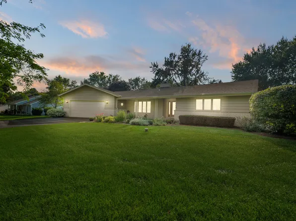 4N752 Brookside West Dr, Saint Charles, IL 60175