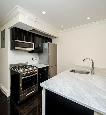 Rented by Avenues Real Estate | media 2