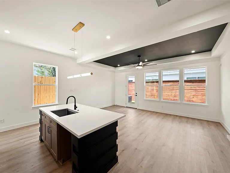 307 Quitman #A — Photo 8