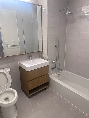 Rented by E Realty International Corp | media 20