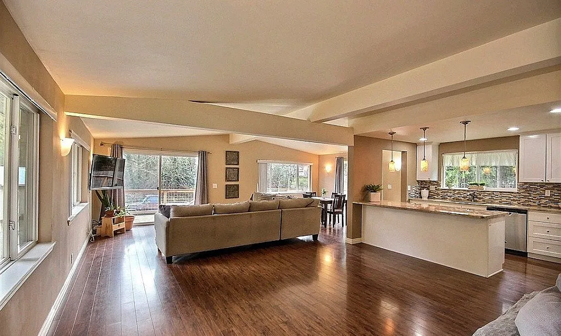 3 bed, 1300 sqft, $2,695 — Photo 4